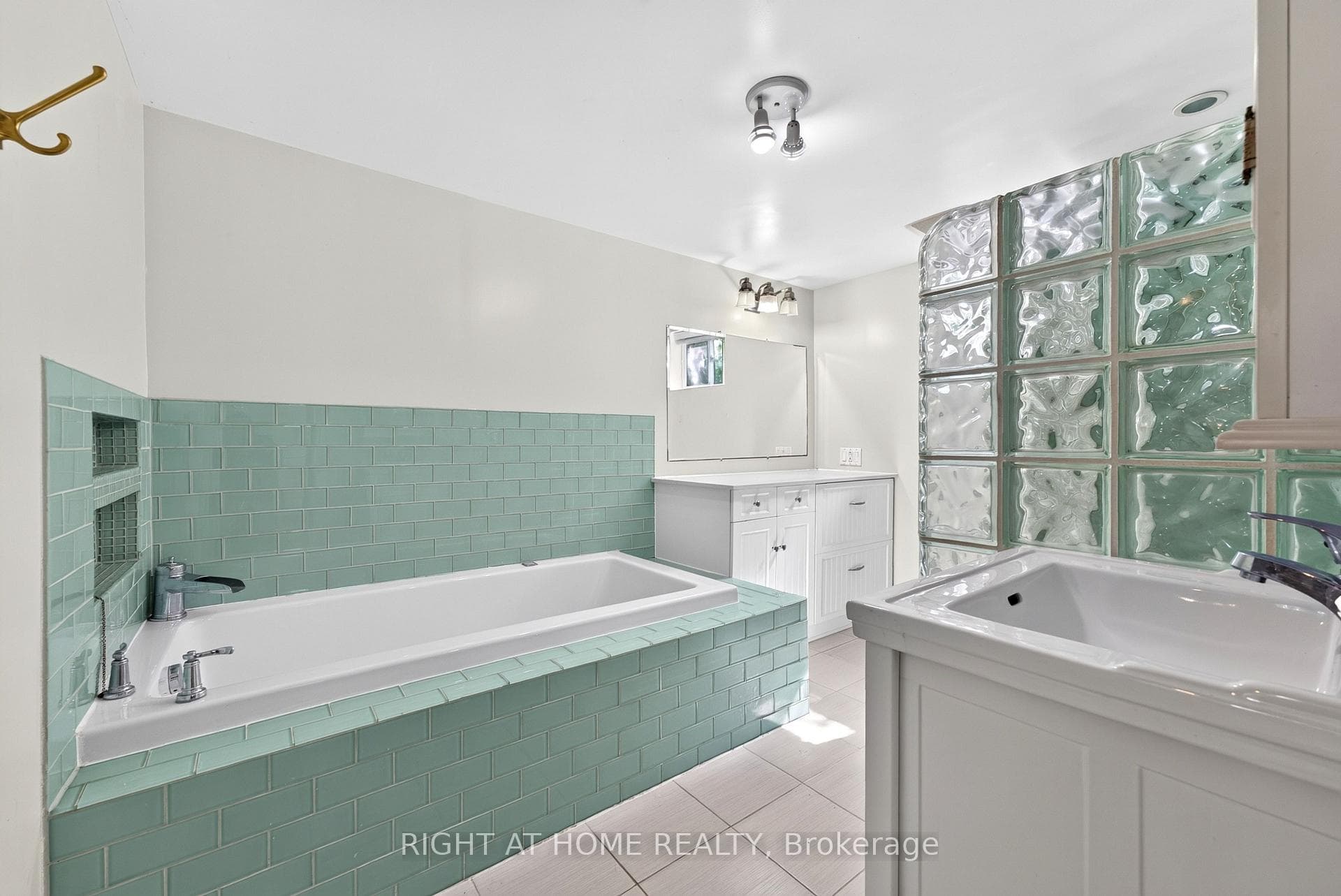 60 Westwood Drive photo 17