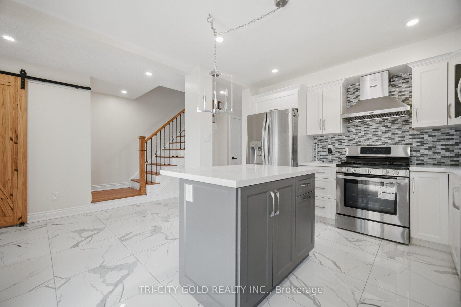 111 Chipmunk Crescent photo 14