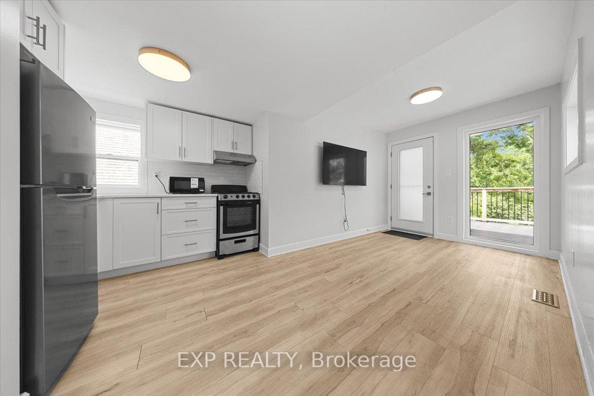 183 Britannia Road Unit 1 photo 3