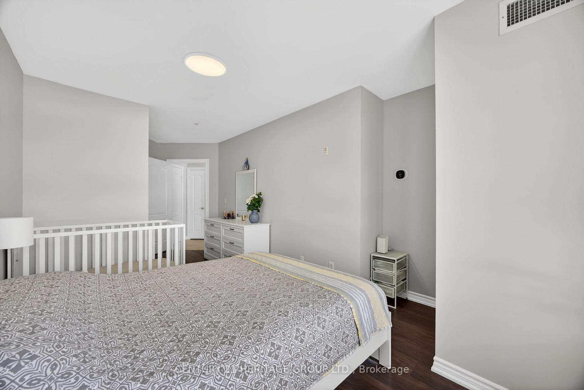112 Simcoe Road Unit 214 photo 11