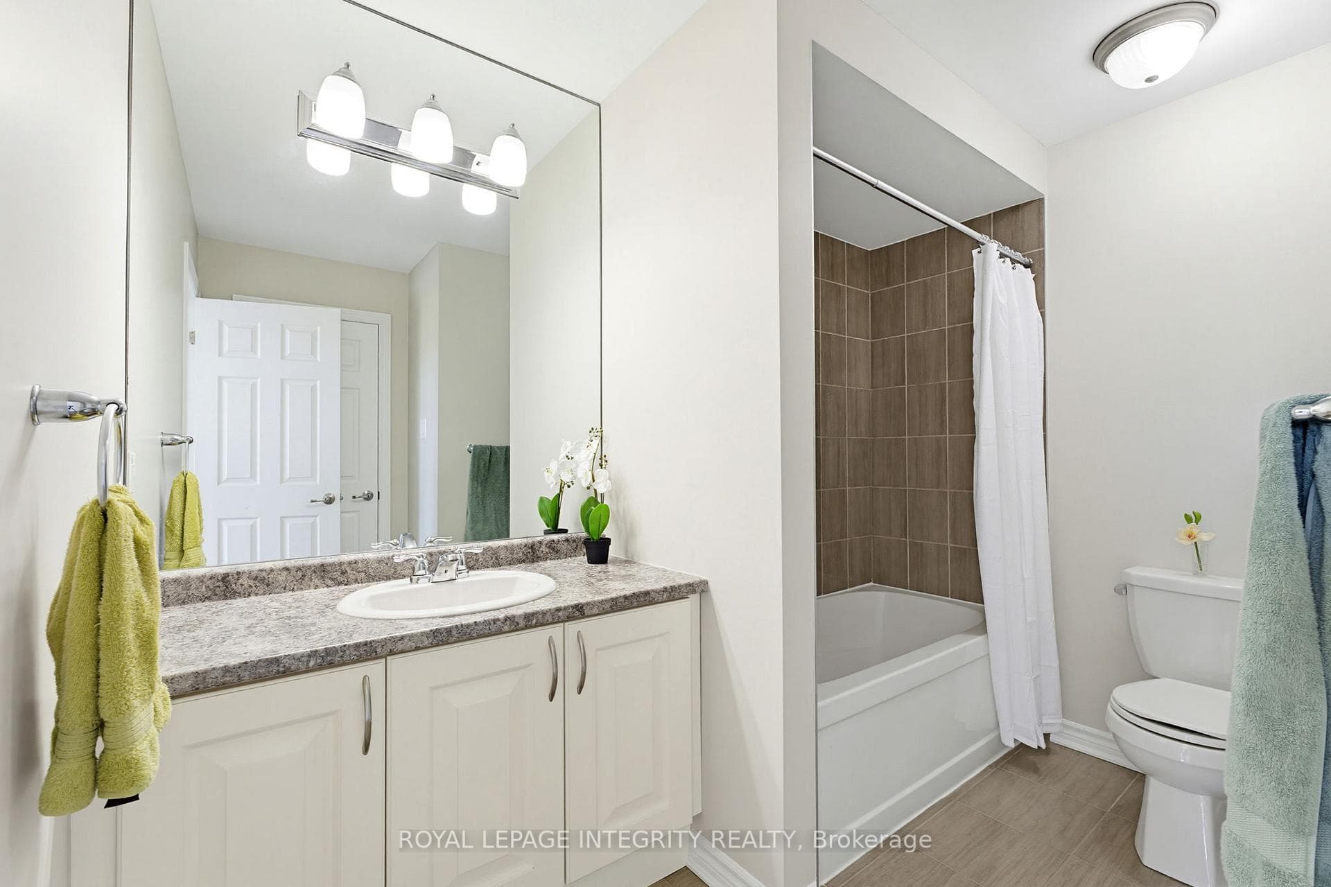 Main bathroom serves serves as cheater for Bed #2