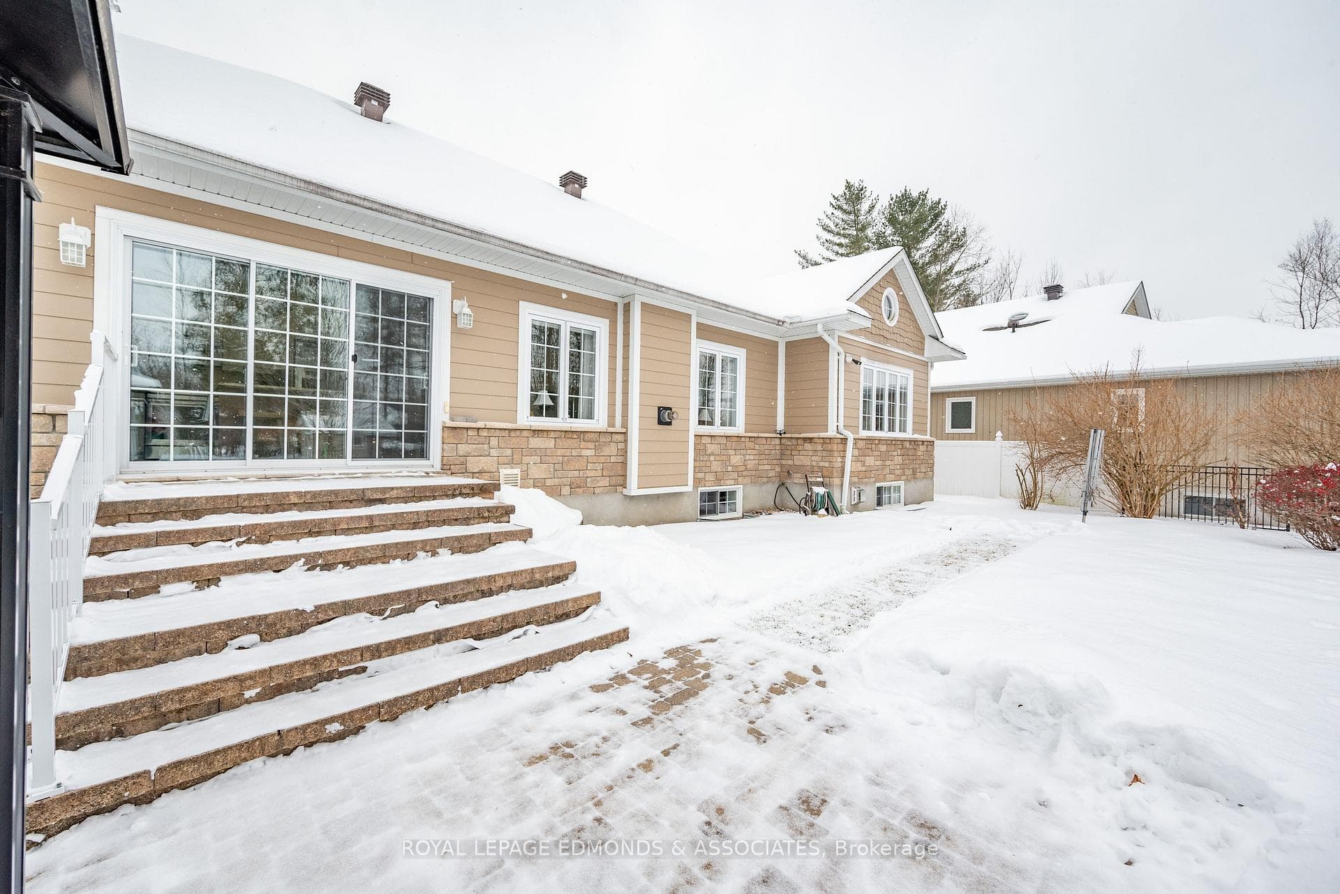 441 D'Youville Drive photo 34