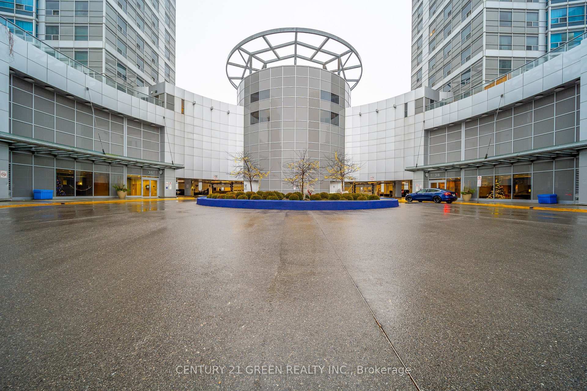 36 Lee Centre Drive Unit 3002 photo 2