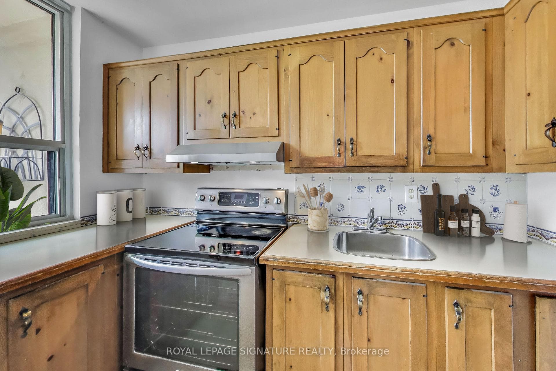 40 Homewood Avenue Unit 807 photo 6
