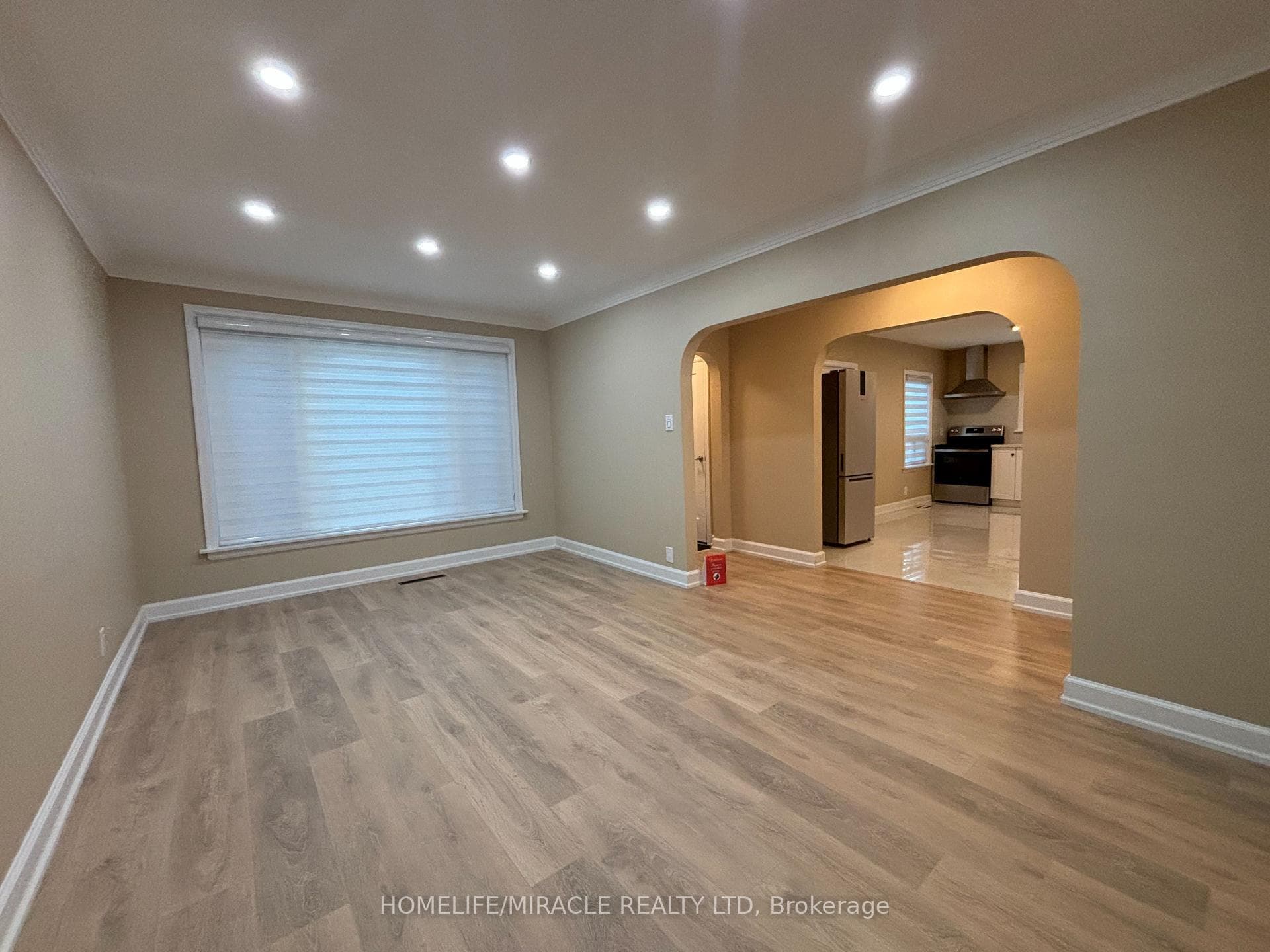 54 Hawman Avenue Unit Upper floor suite photo 16