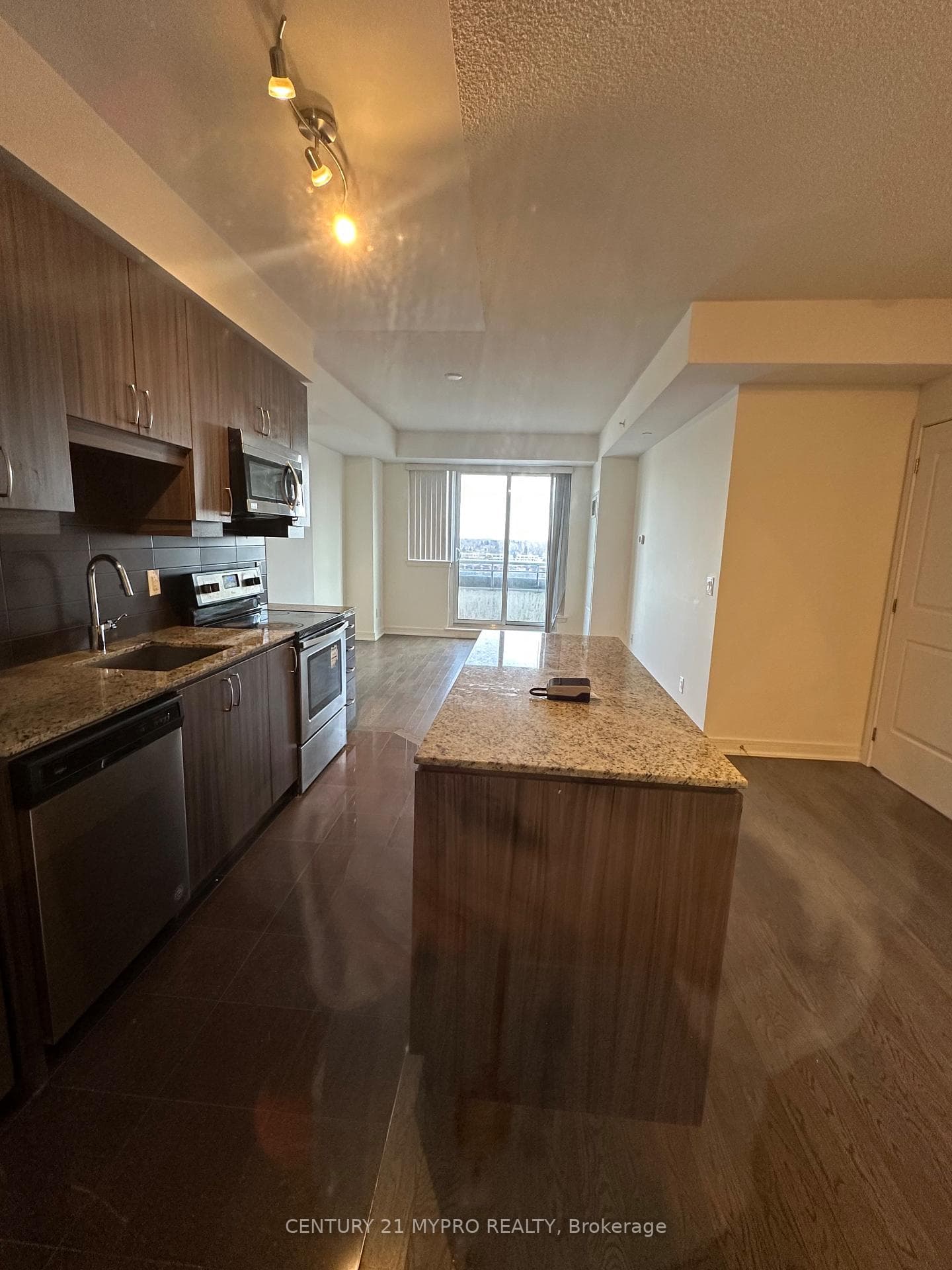 9205 Yonge Street Unit 704 photo 6