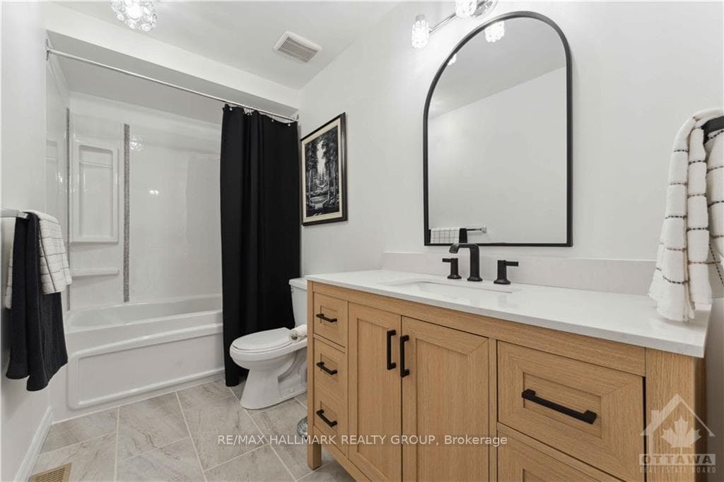 1742 LAMOUREUX Drive Unit A photo 26