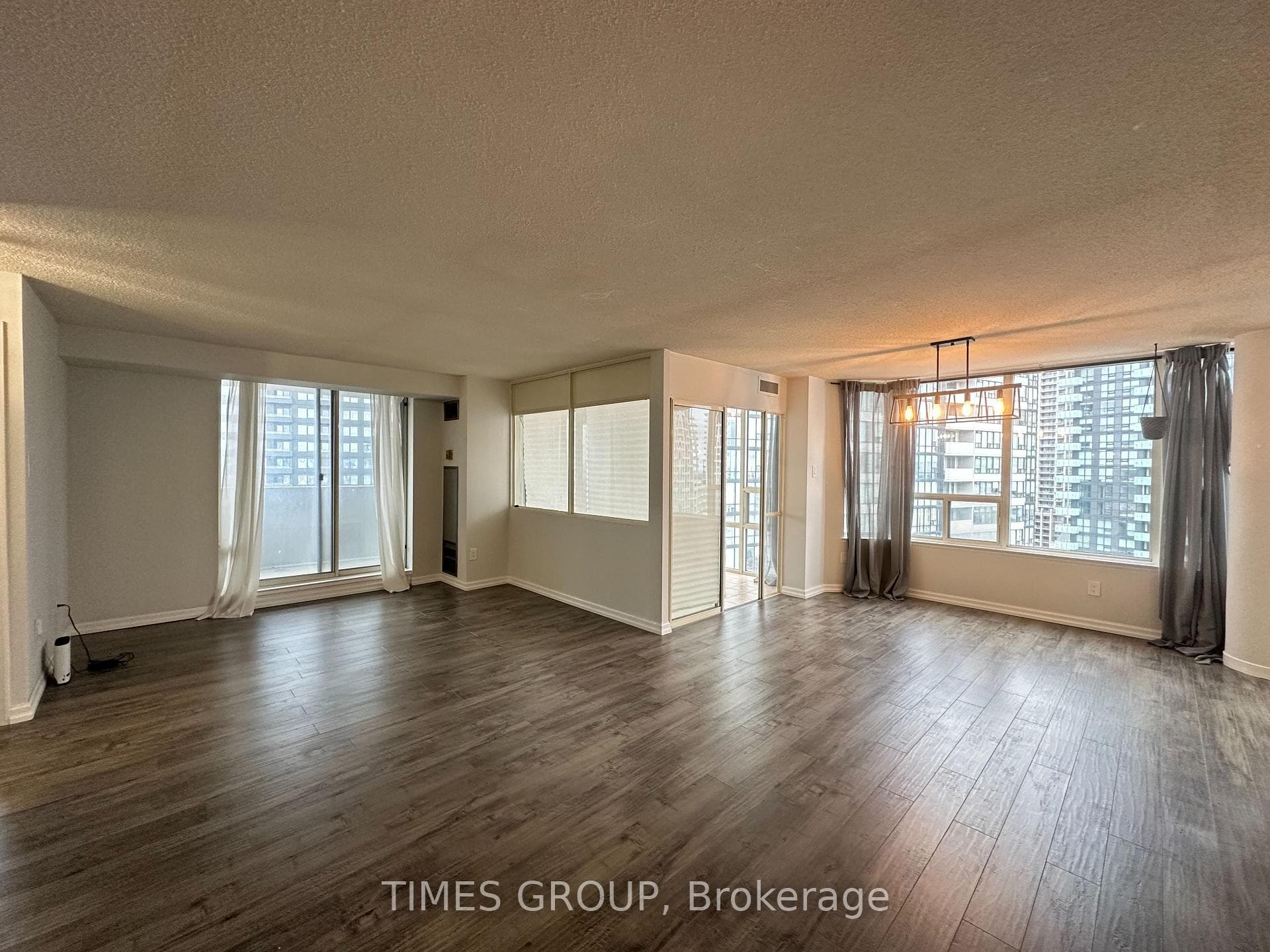 350 Rathburn Road Unit 1709 photo 1