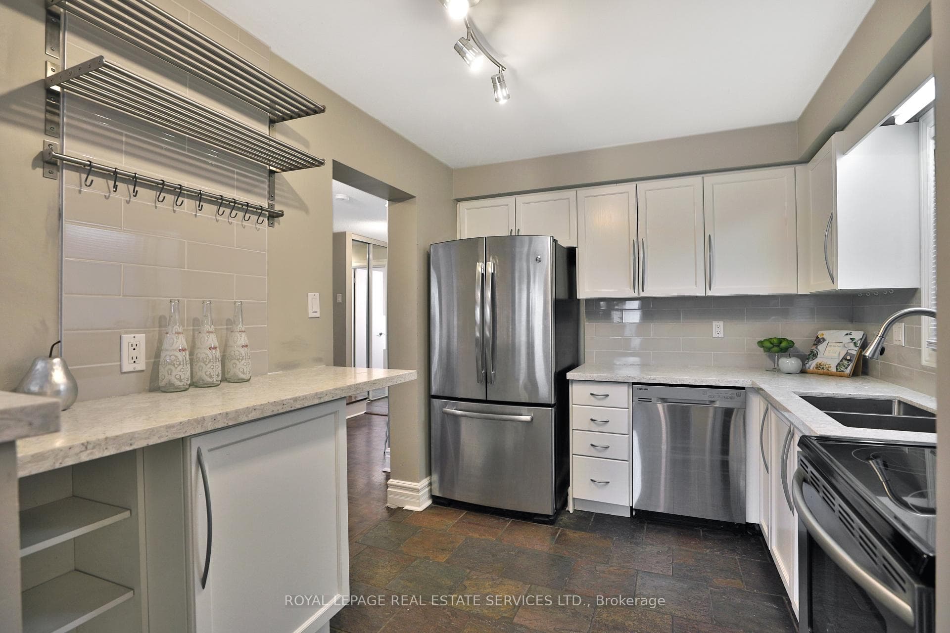 4111 Arbour Green Drive Unit 16 photo 10