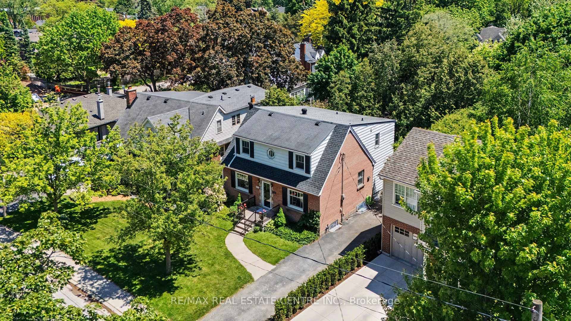 2068 Wellington Avenue photo 38