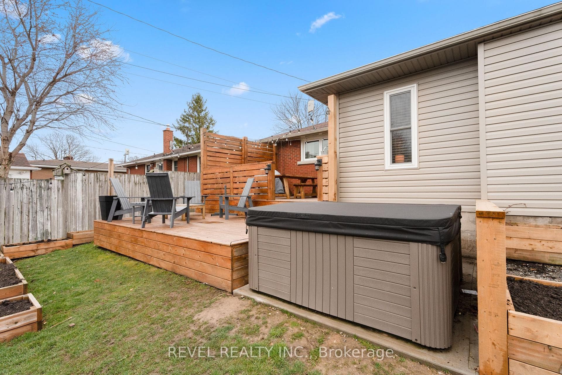 567 Stanley Street photo 28