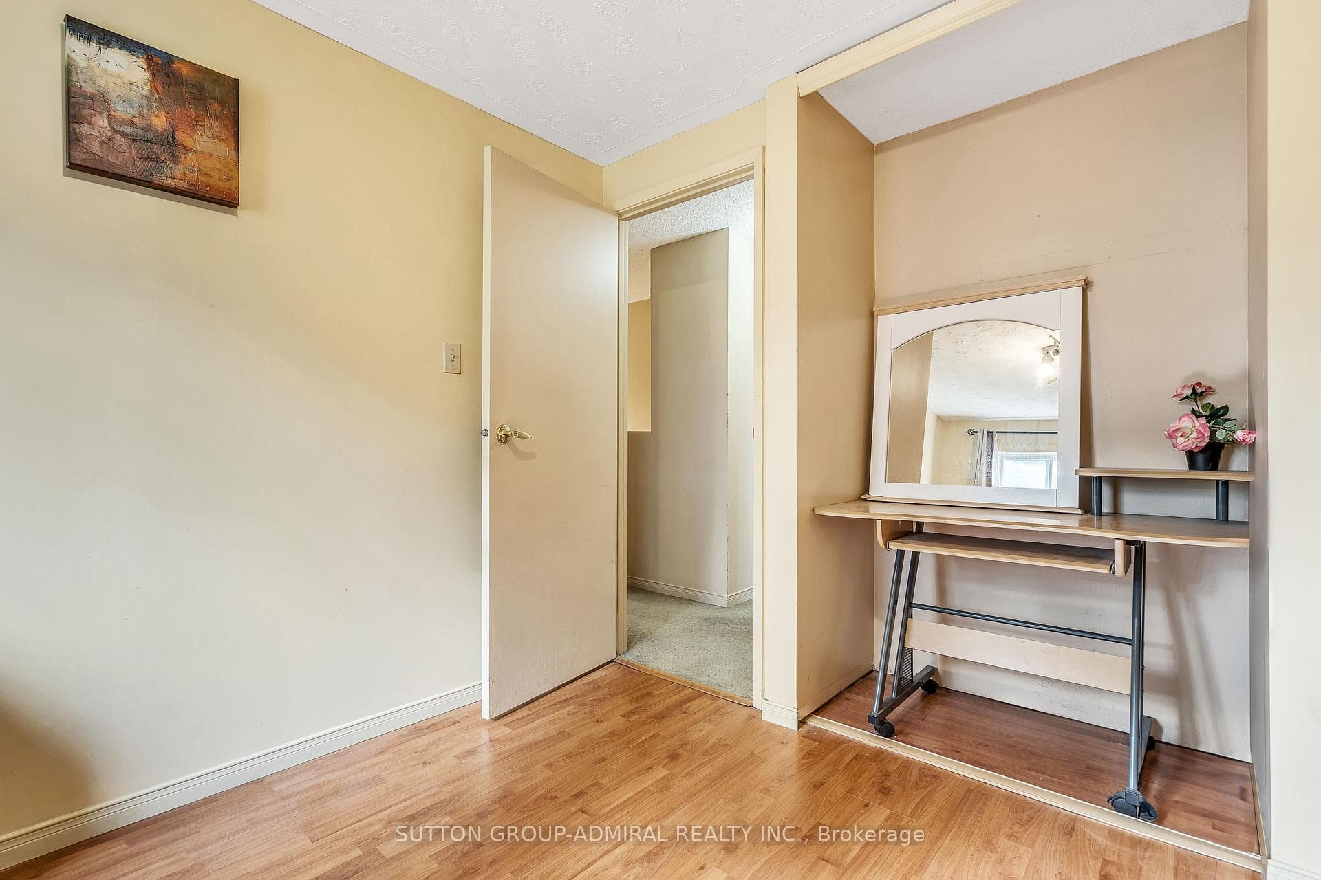 35 Mowat Crescent photo 14