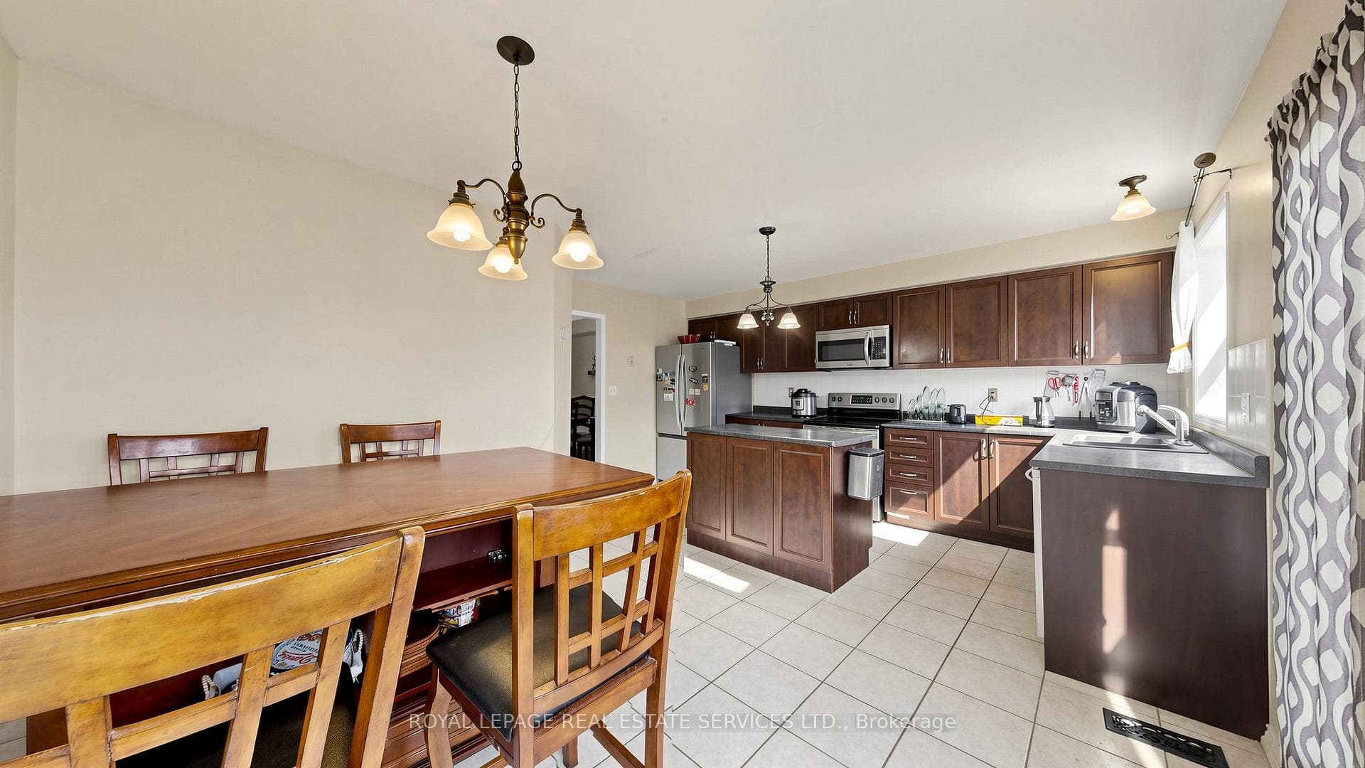 100 GEORGIAN Drive photo 12