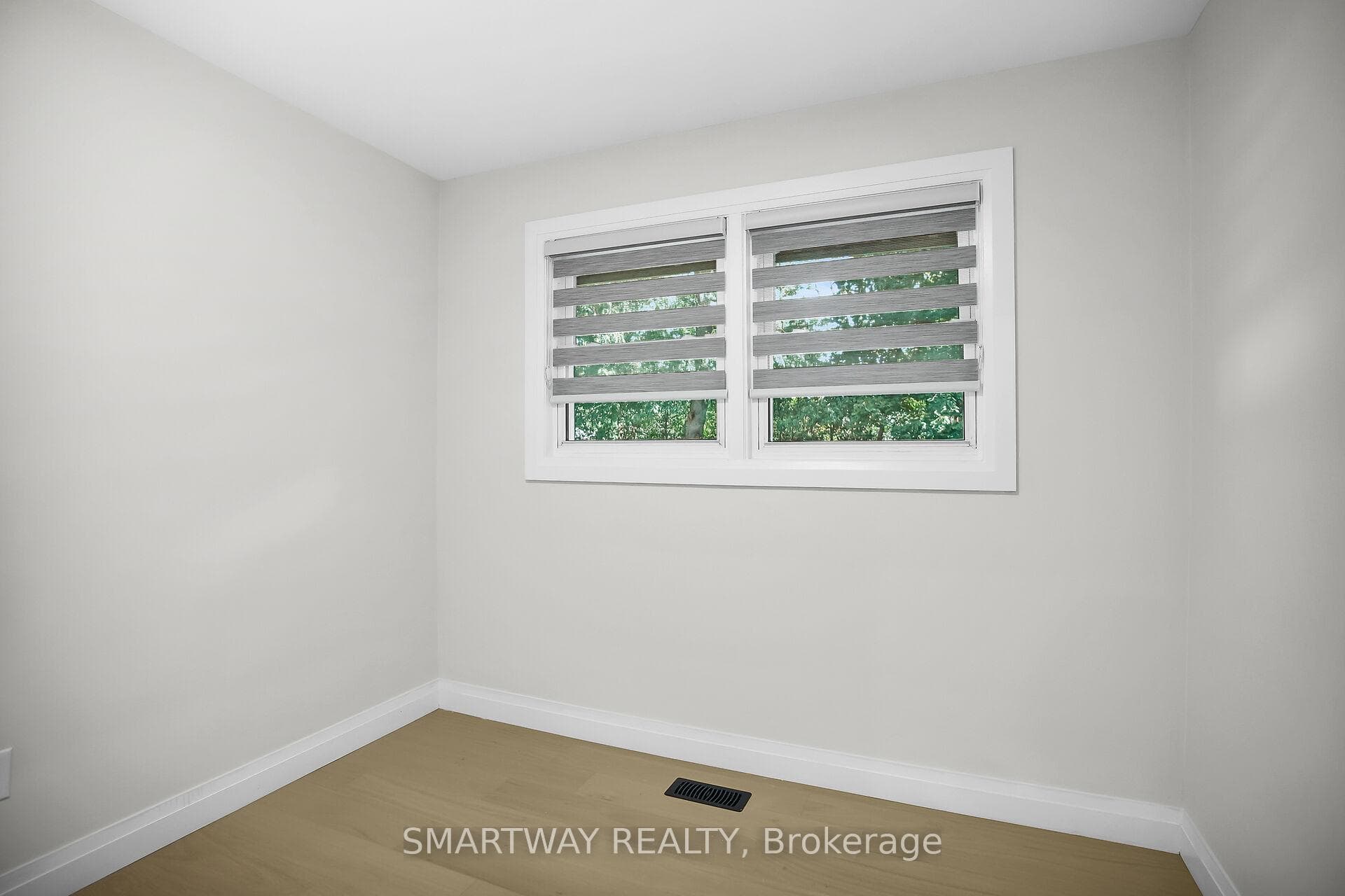 633 Donegal Drive photo 25