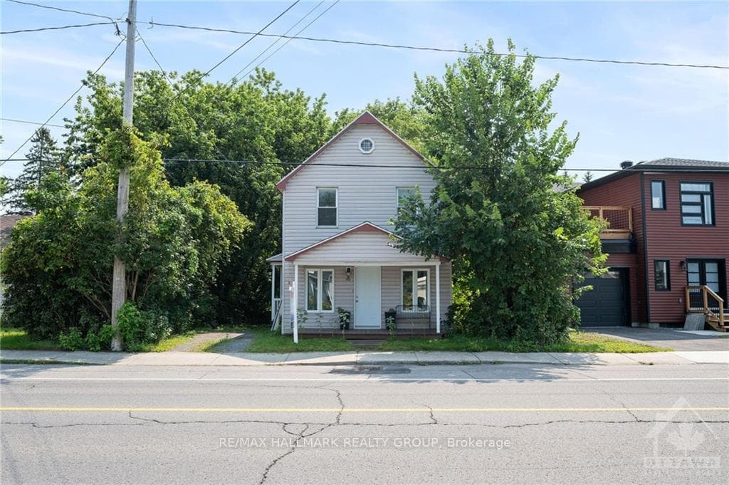 1183 LAURIER Street photo 2
