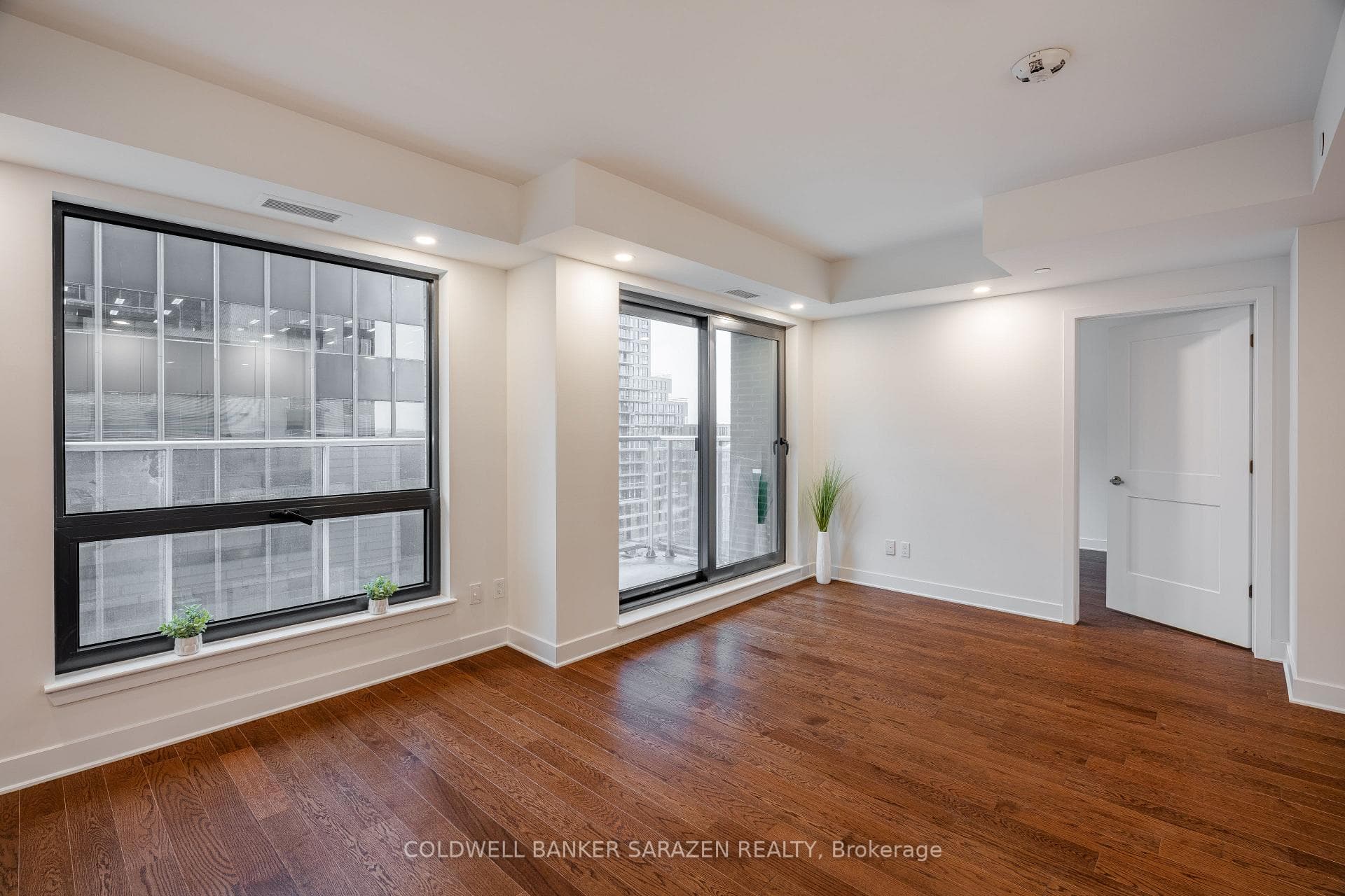 180 George Street Unit 1101 photo 17