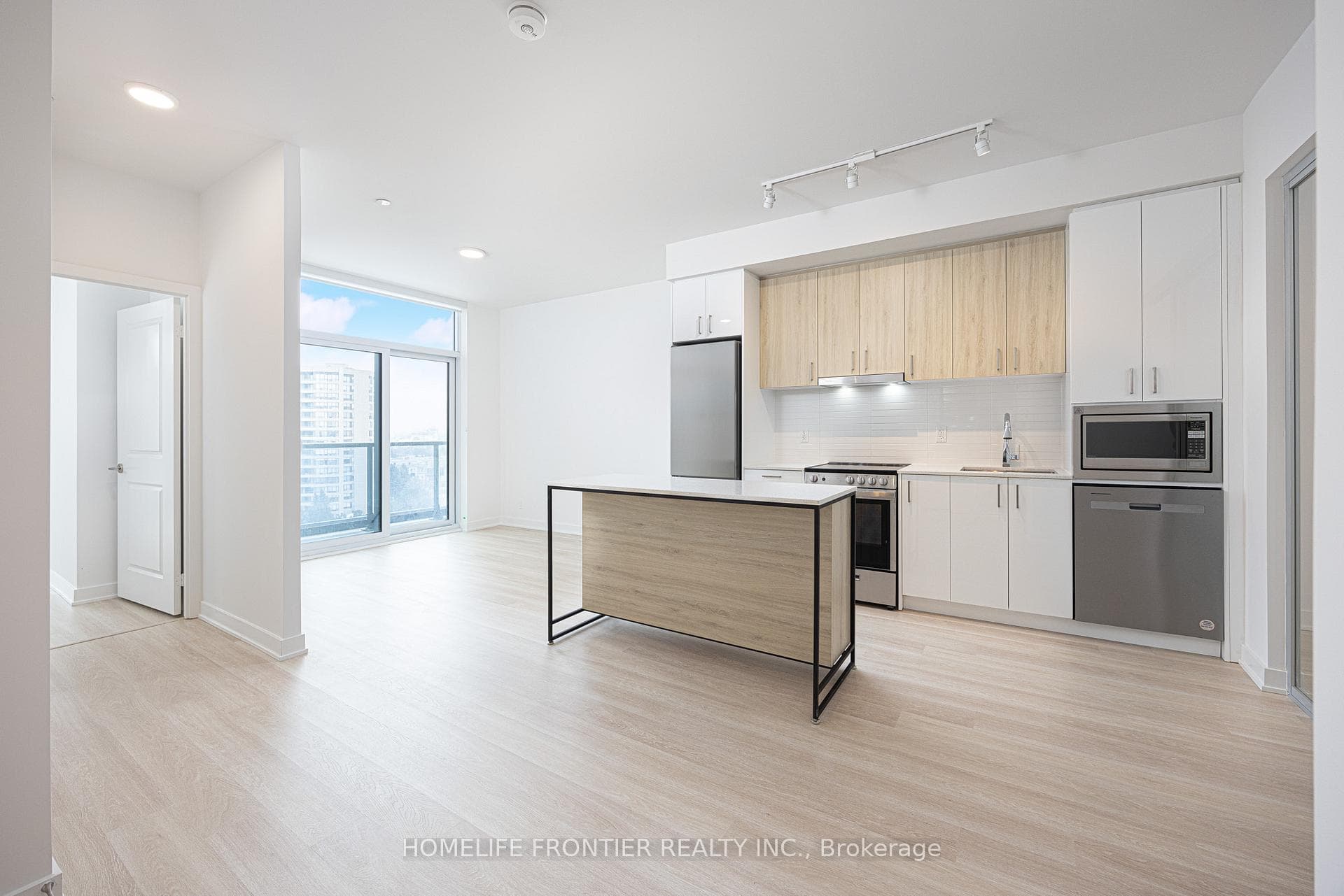 30 Upper Mall Way Unit 710 photo 3