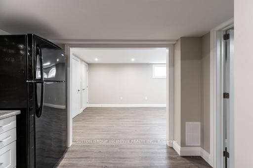 240 Wellington Street photo 9