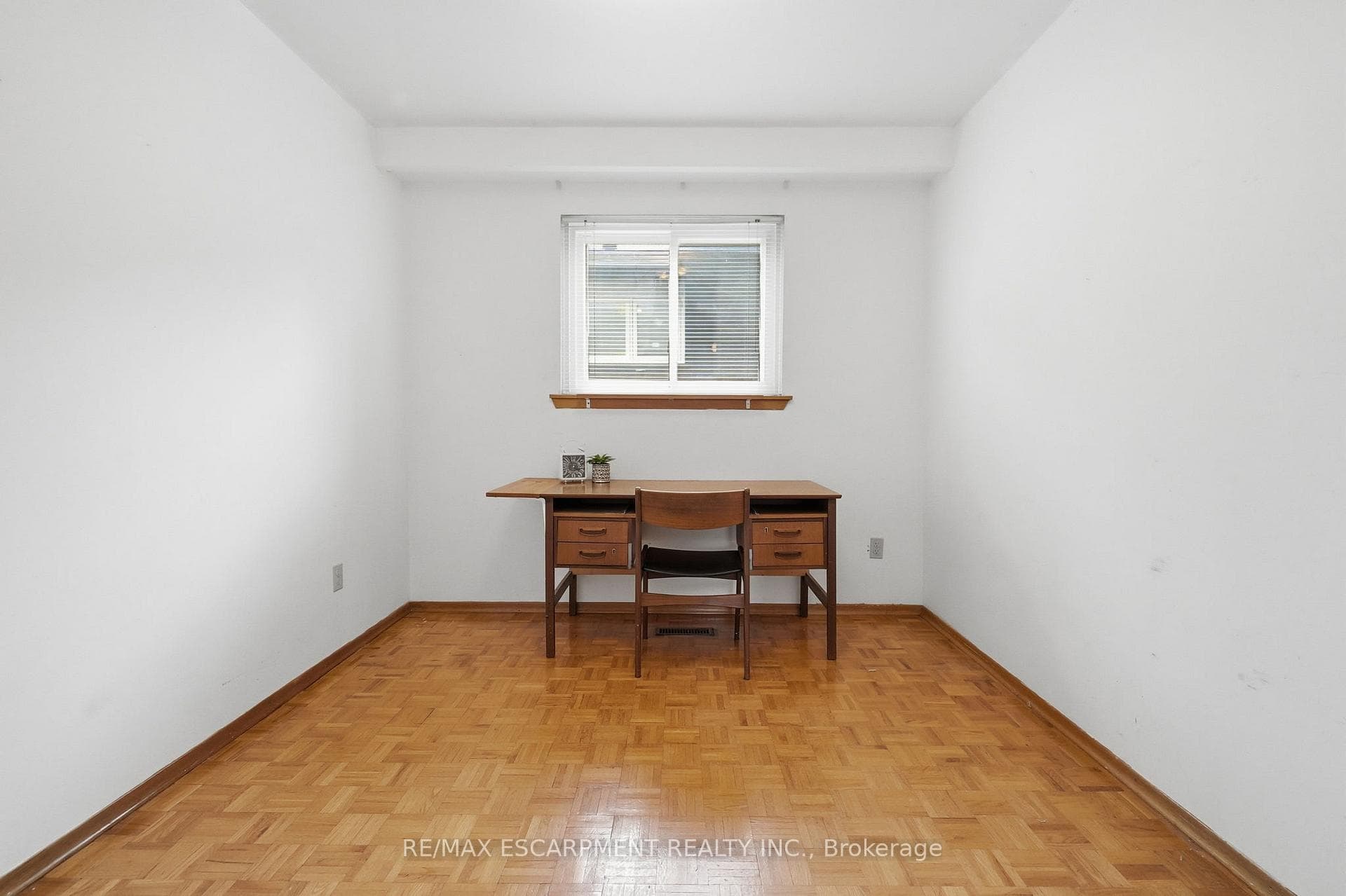 464 Louis Drive photo 31
