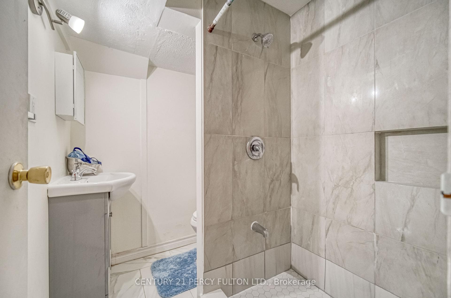 120 Granada Crescent photo 37
