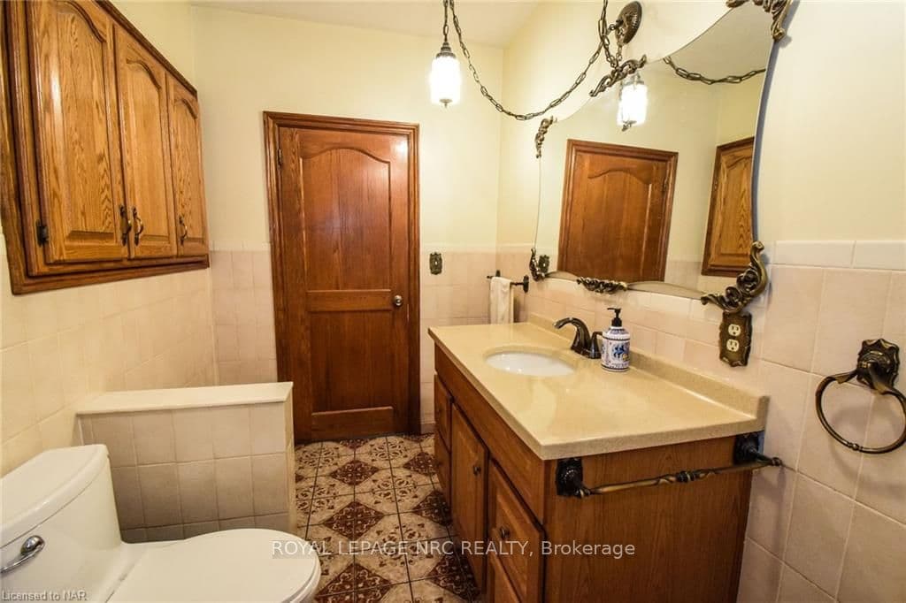 326 CROWLAND Avenue photo 18