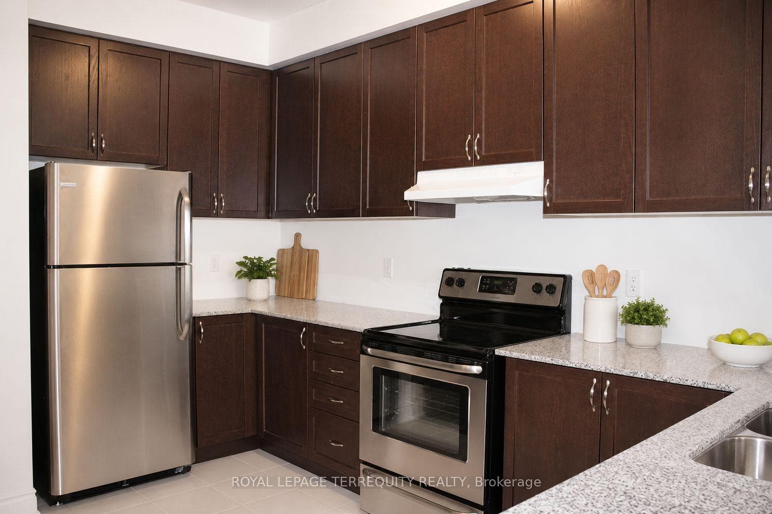 9 Lady Evelyn Crescent photo 3