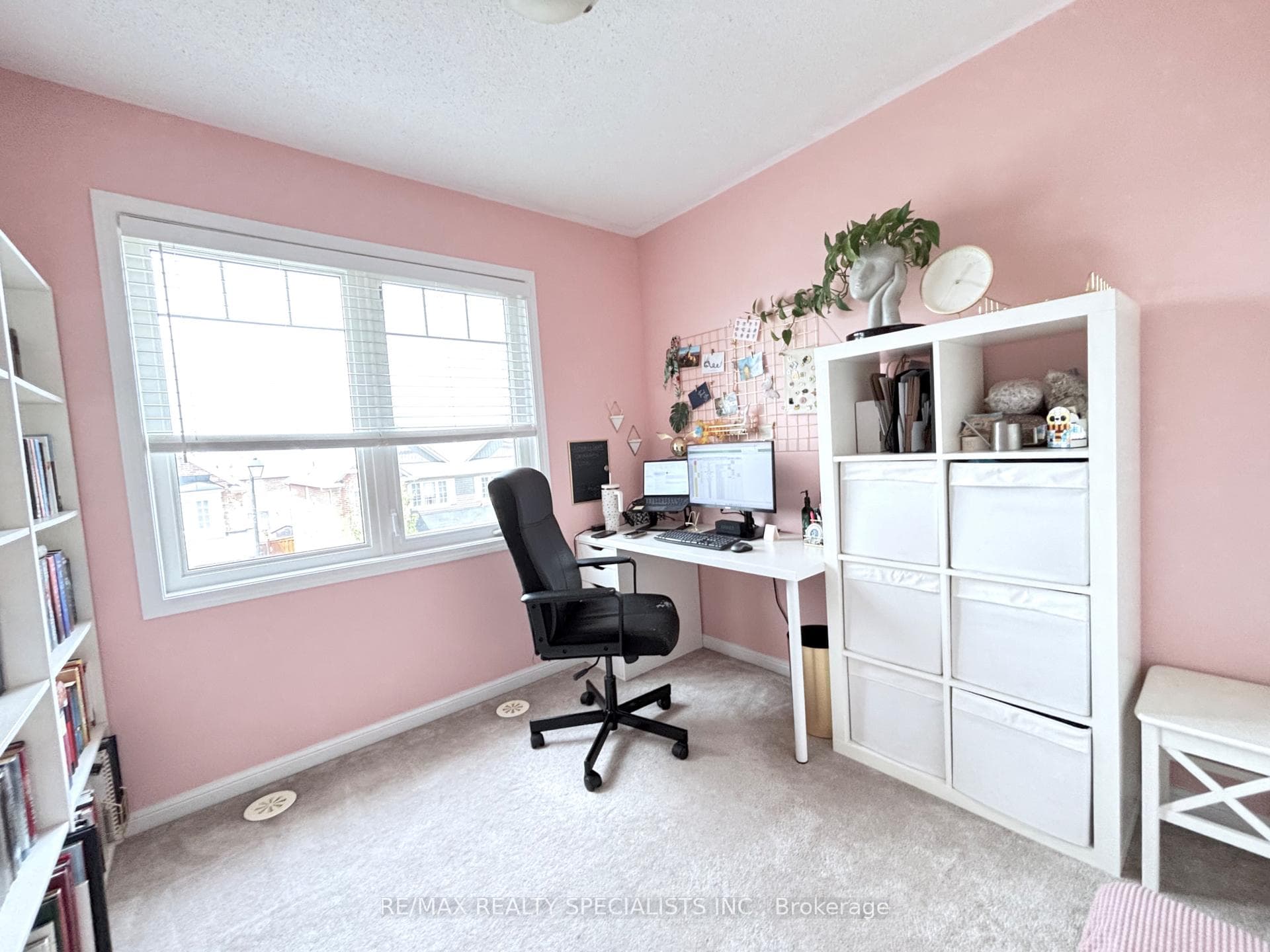 230 Mortimer Crescent photo 11