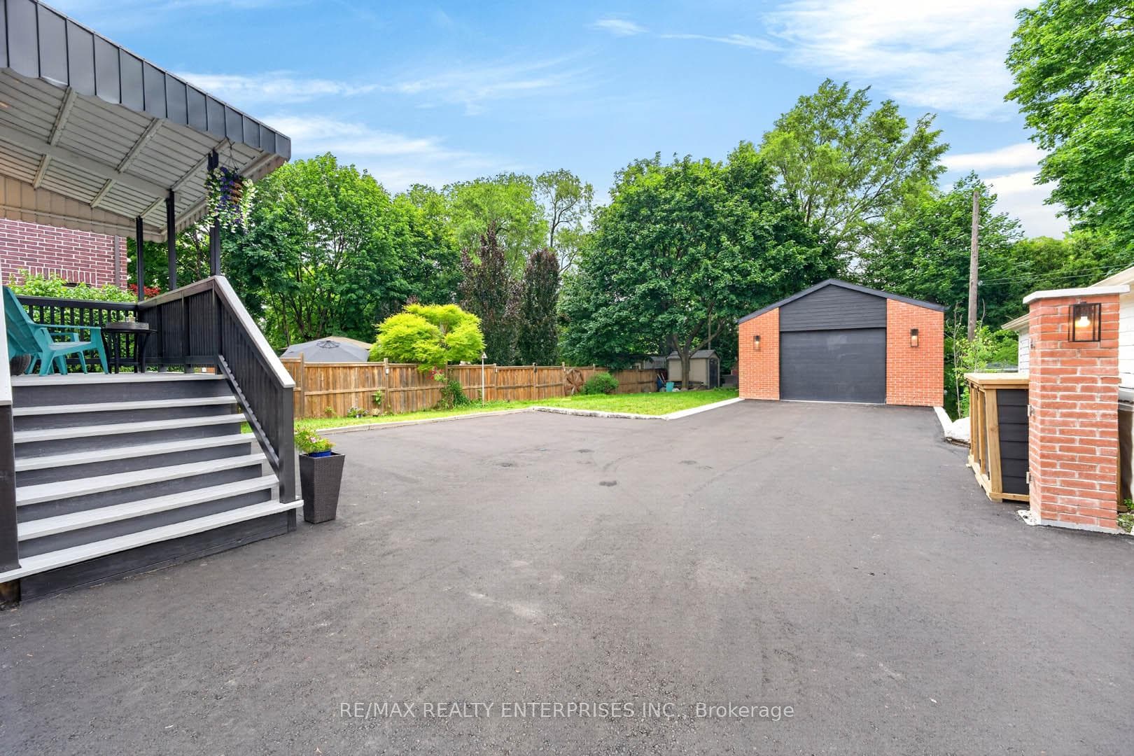 233 Rosemount Avenue photo 33