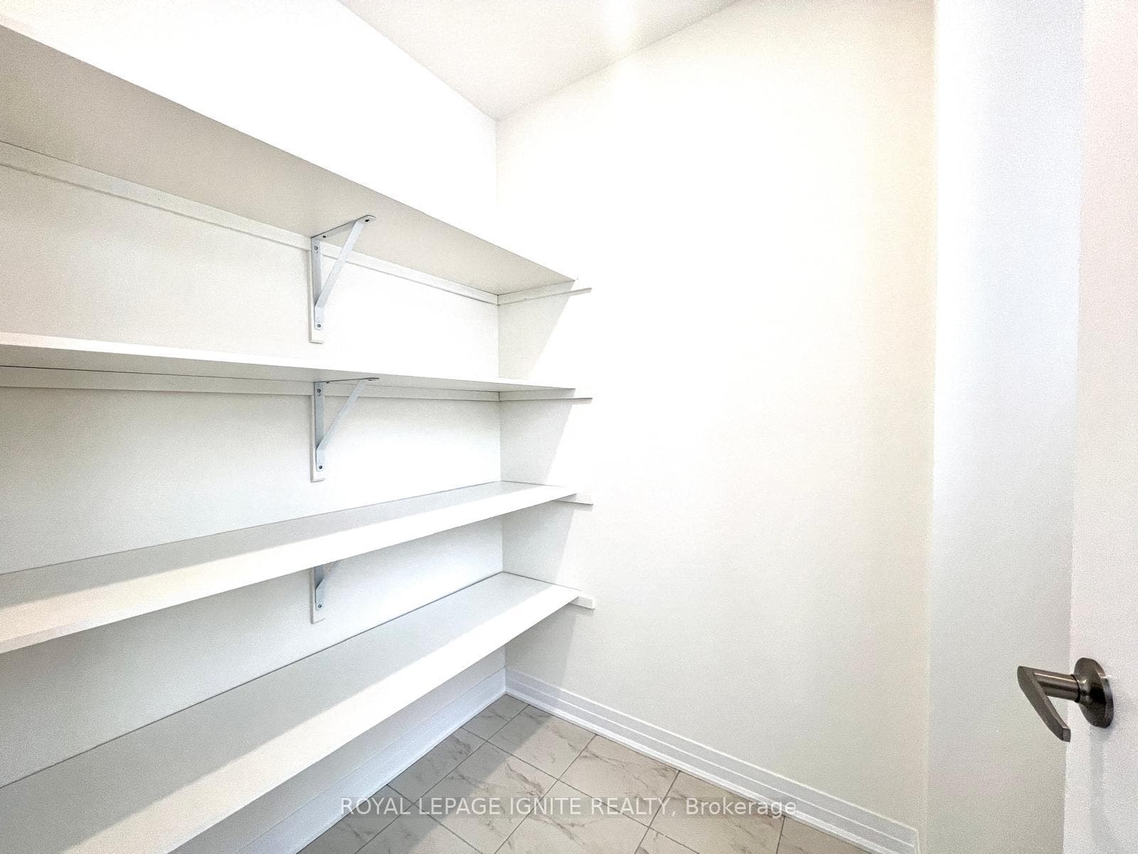 524 Hudson Crescent photo 34