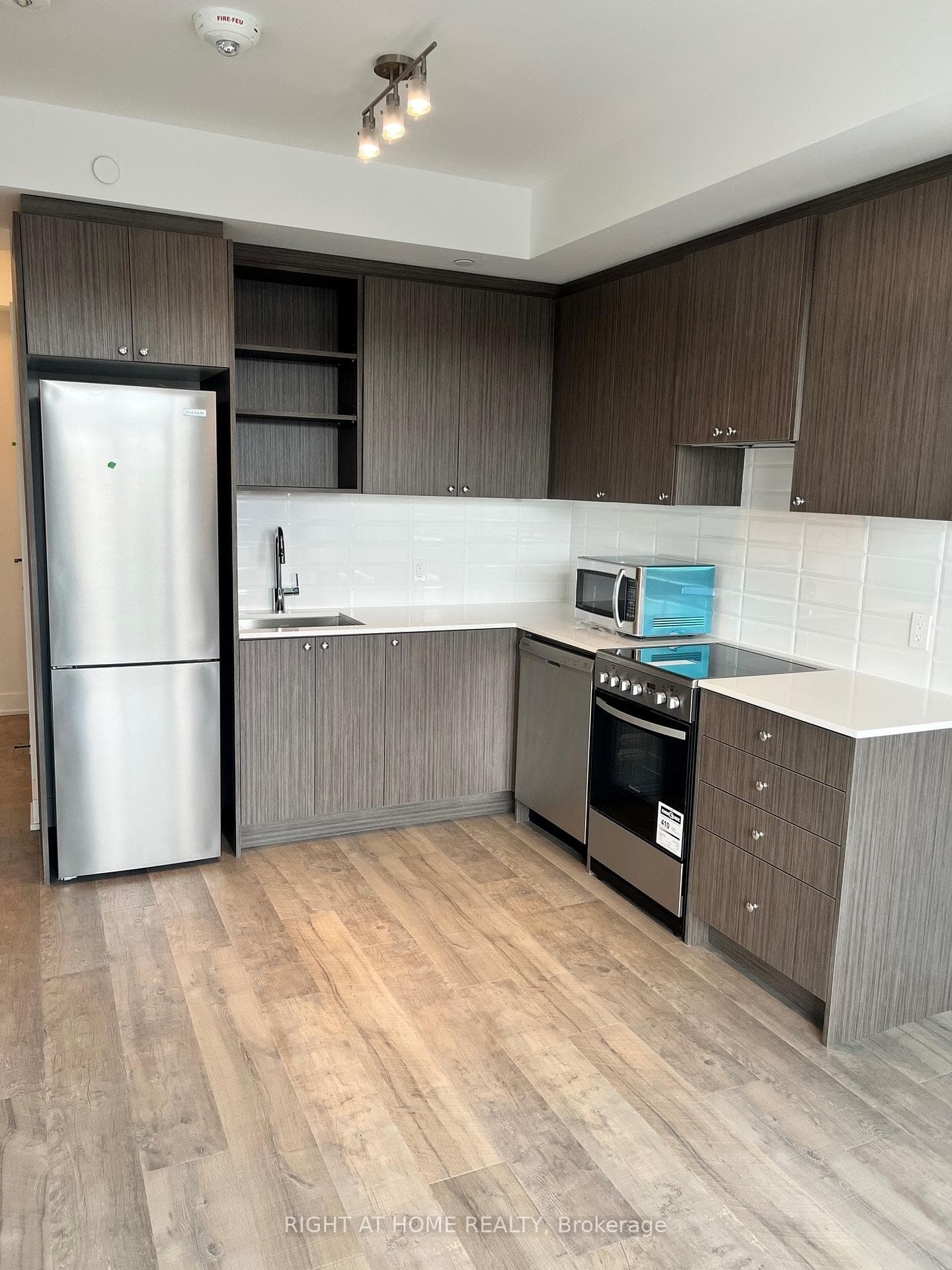 50 George Butchart Drive Unit 213 photo 3