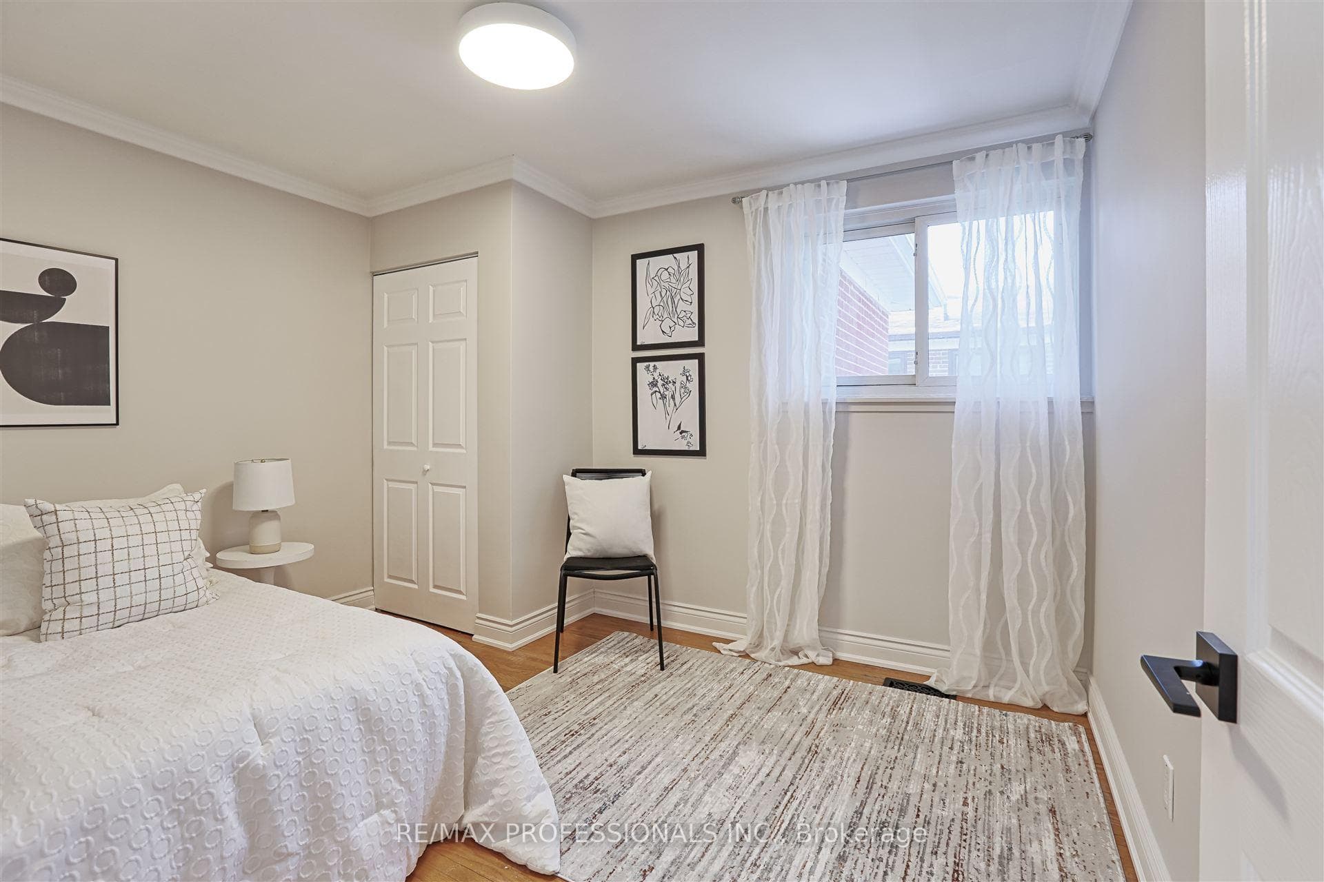 8 Castlebar Road photo 12