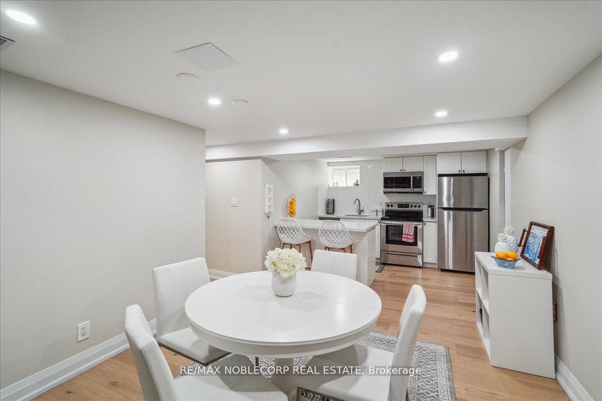 180 Mason Avenue photo 28