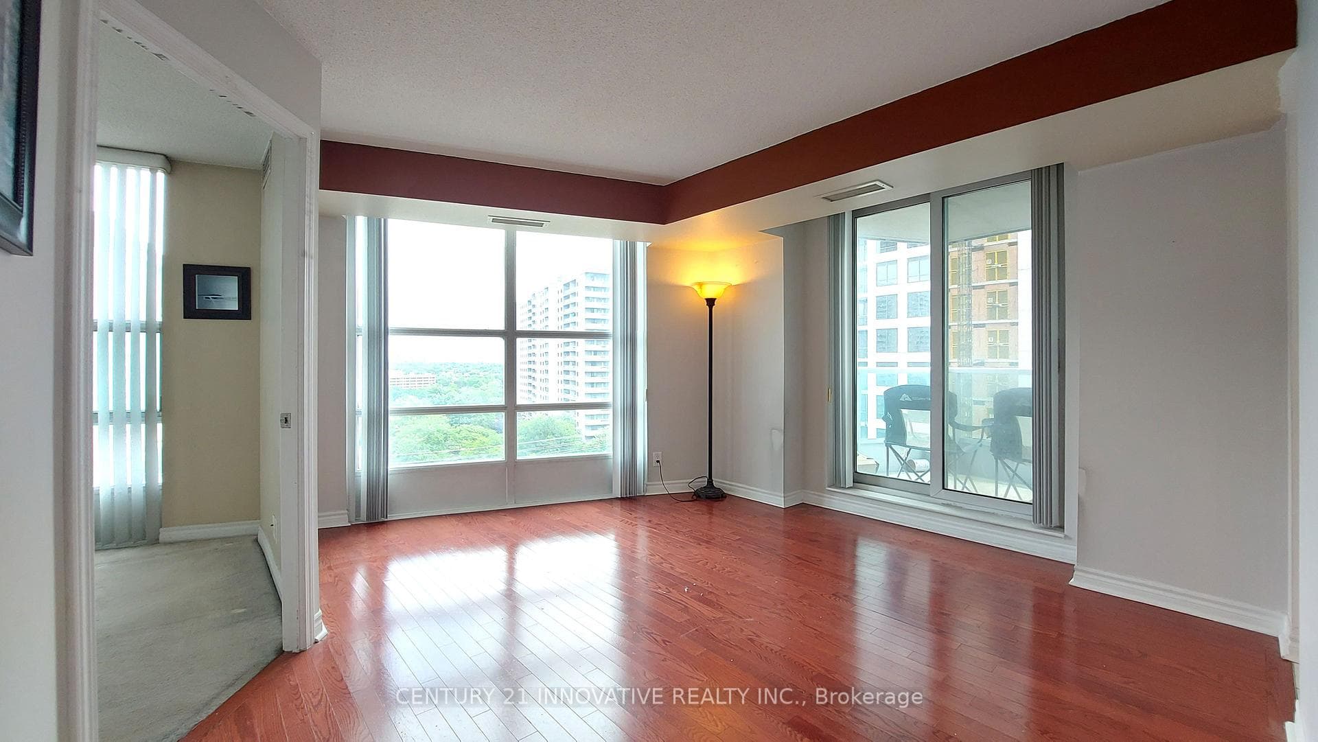 33 Elm Drive Unit 1012 photo 3