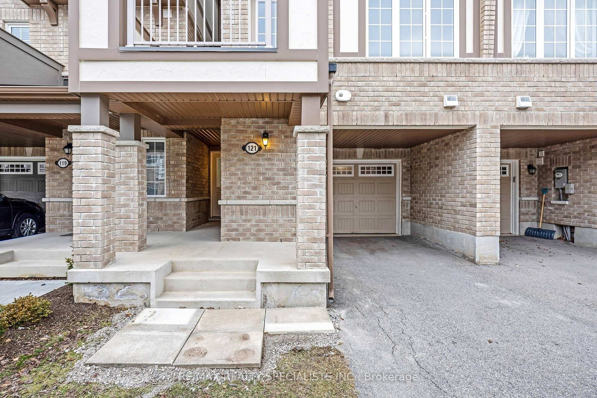 121 Frost Court photo 3