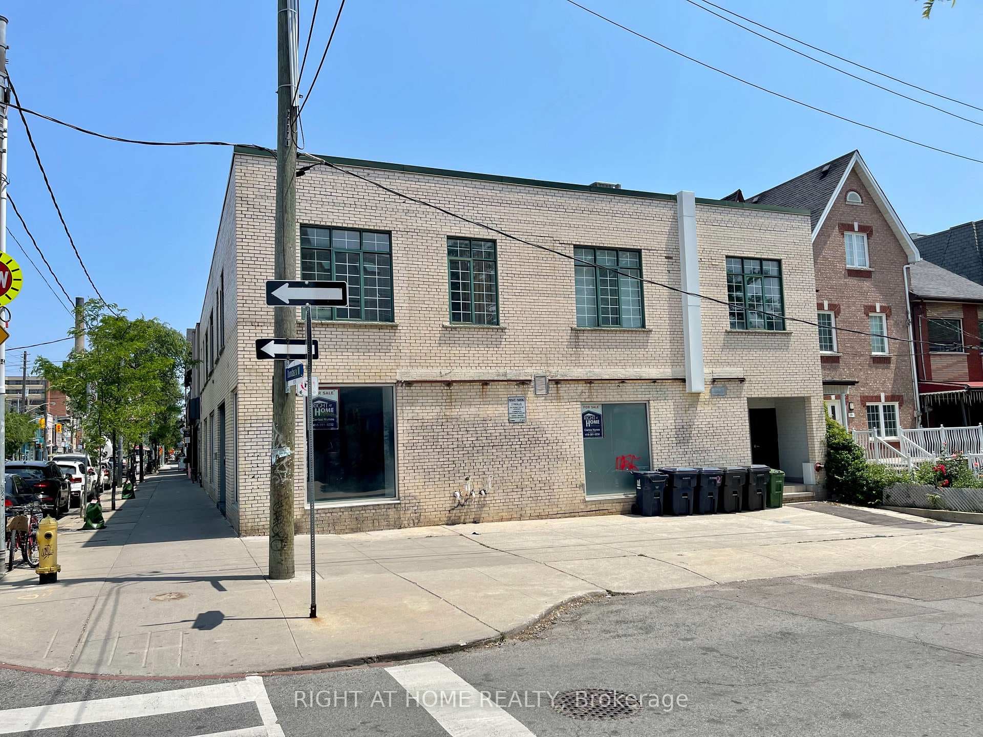 835 Dundas Street Unit 3 photo 2