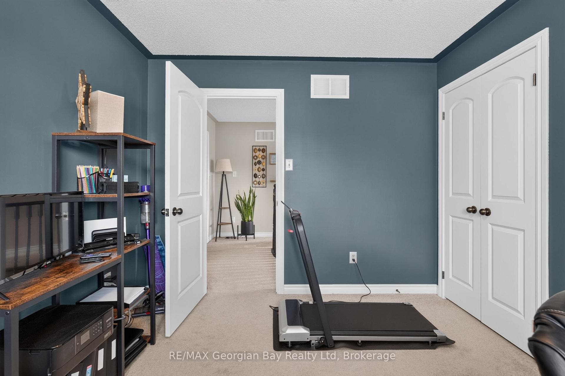 400 Keller Drive photo 25
