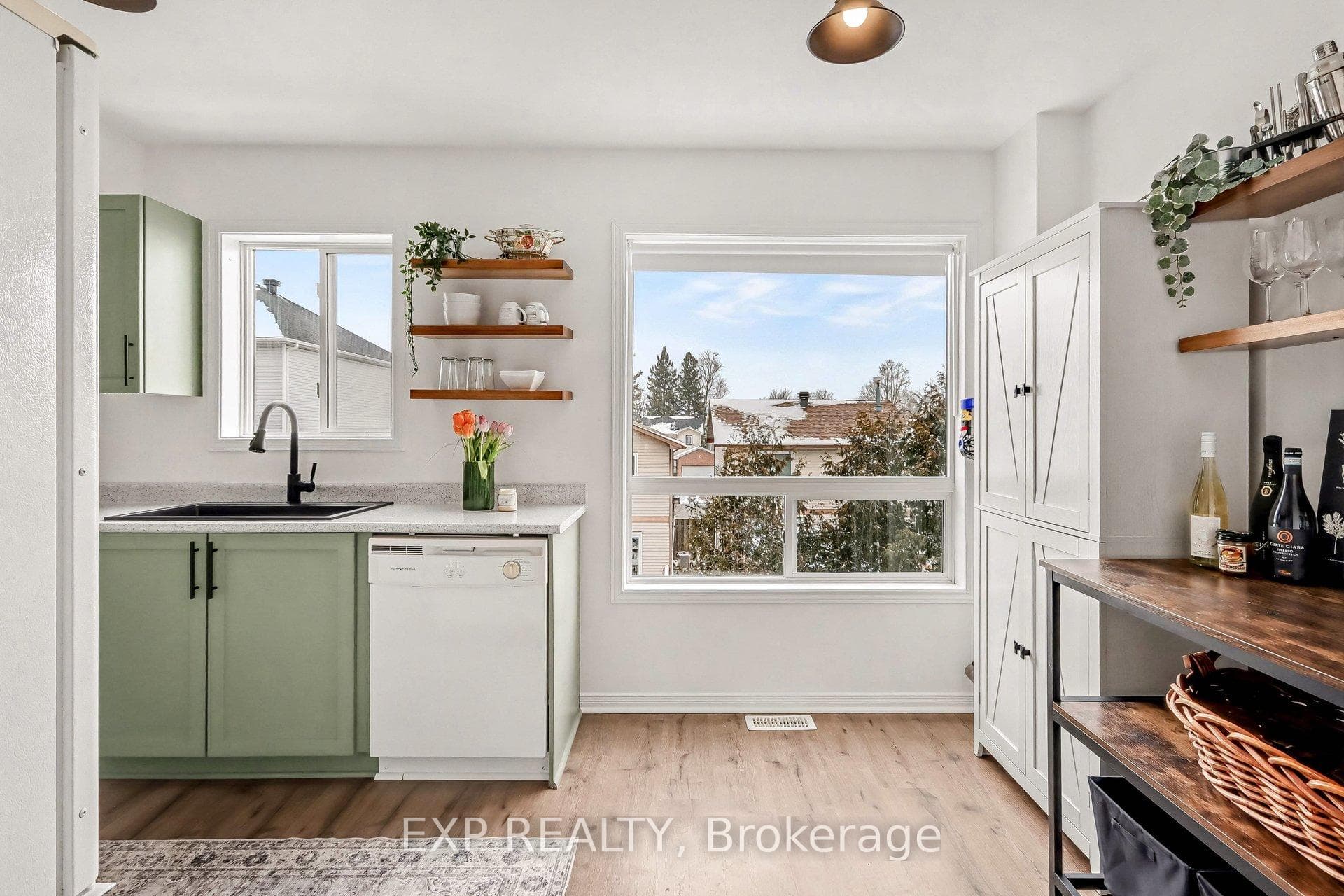 211 Gershwin Private photo 12
