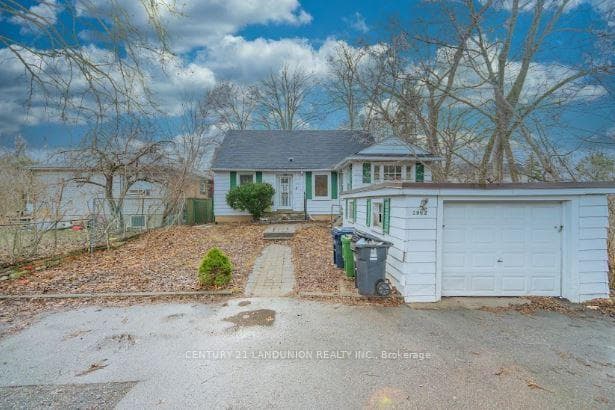 2982 Bayview Avenue photo 1