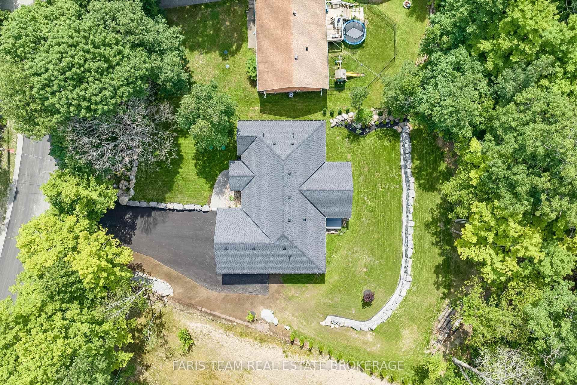 1532 Champlain Road photo 48