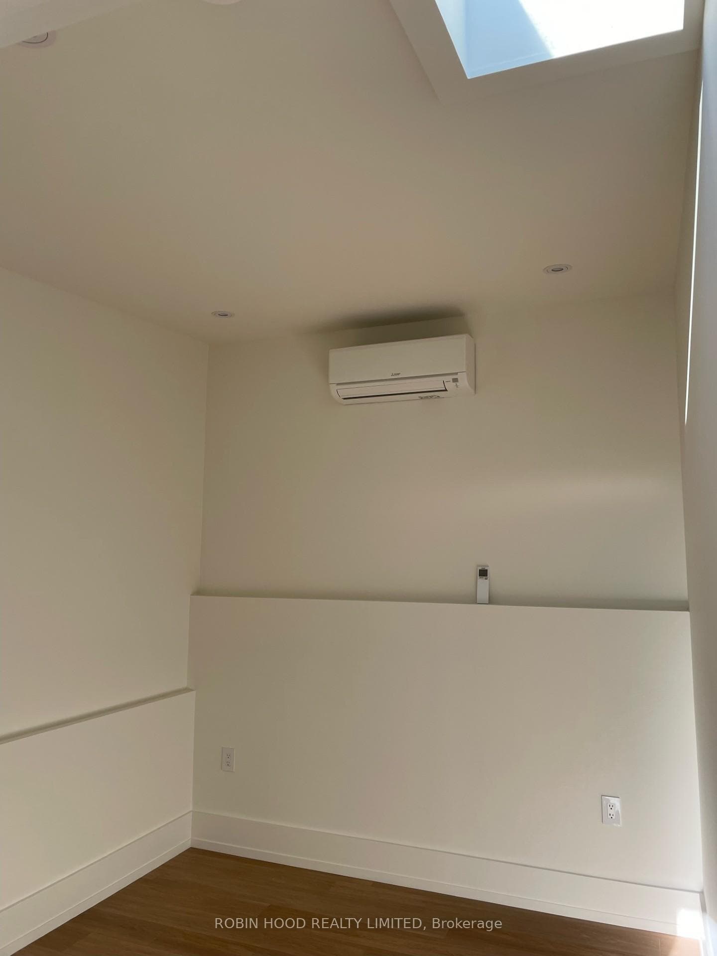 44 Somerdale Square Unit Upper photo 11
