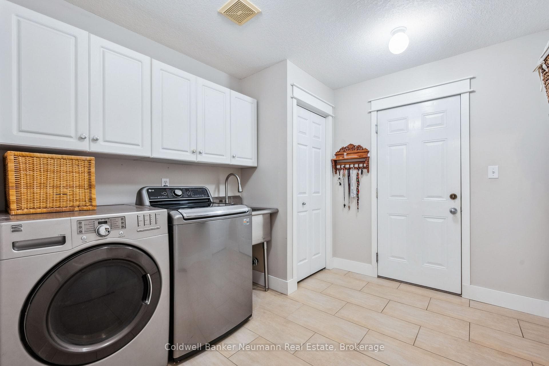 14 Coutts Court photo 35