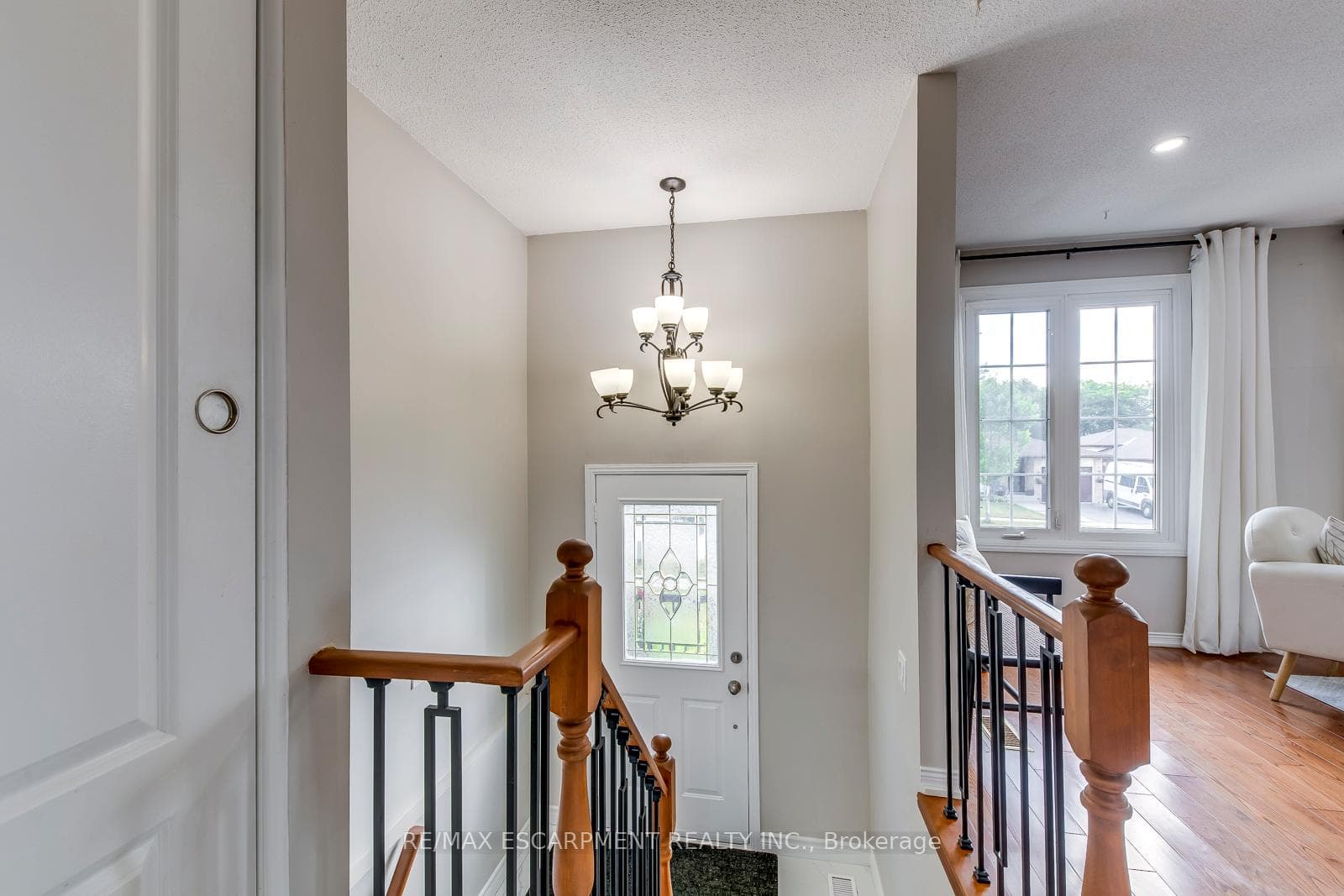 2309 Malcolm Crescent photo 5