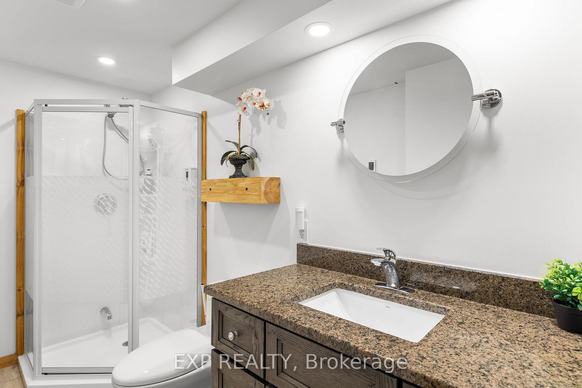 682 Roberts Road photo 27