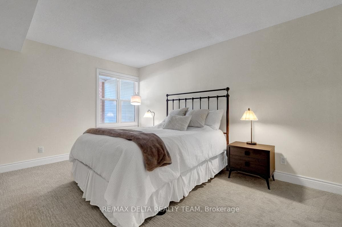 1099 Cadboro Road Unit 107 photo 16