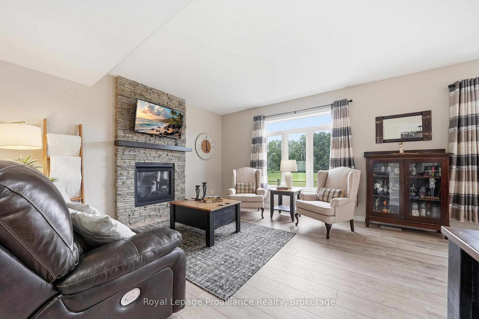 38 Redwood Drive photo 8