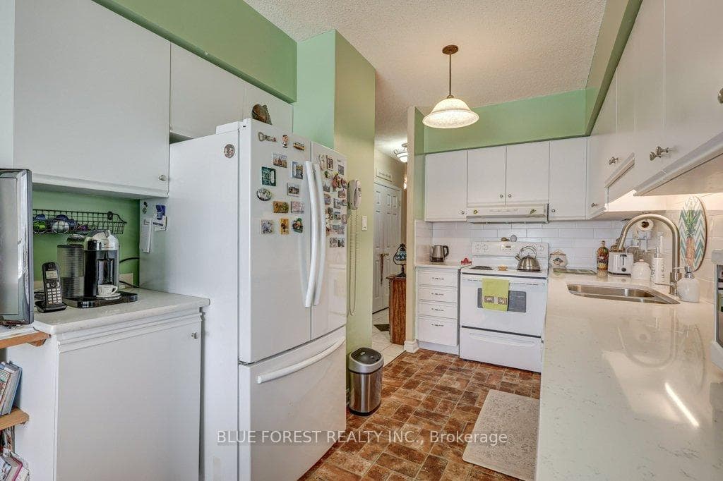 744 Wonderland Road Unit 707 photo 13