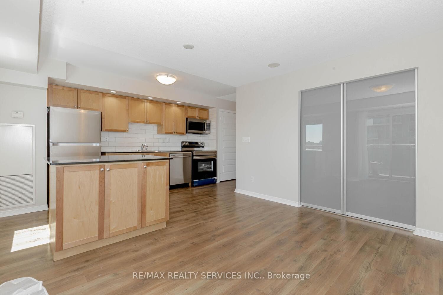 215 Queen Street Unit 808 photo 11