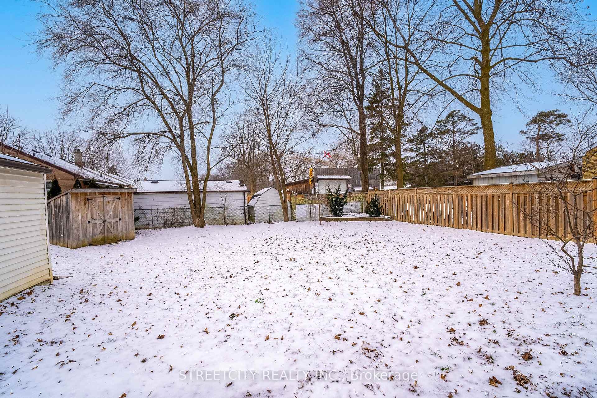537 Clarke Road photo 36
