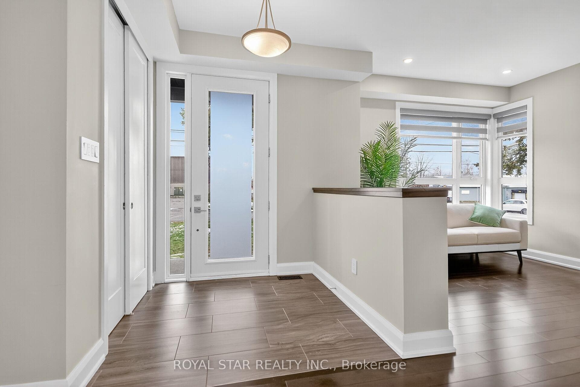 17 Rideau Heights Drive photo 3