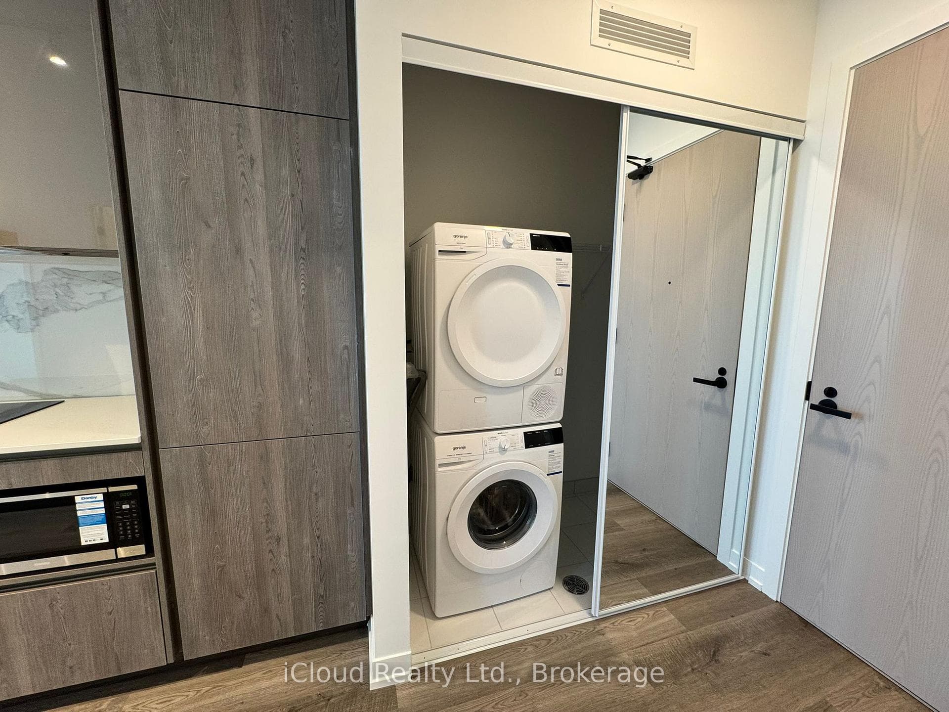 8 Interchange Way Unit 6010 photo 14